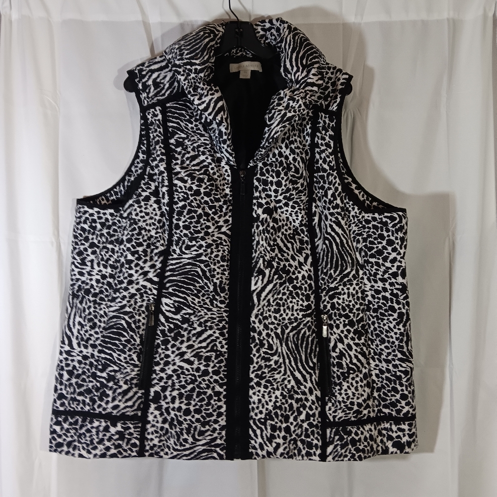 Laura Ashley Womens 3X Puffer Vest Animal Print Black White Full Zip